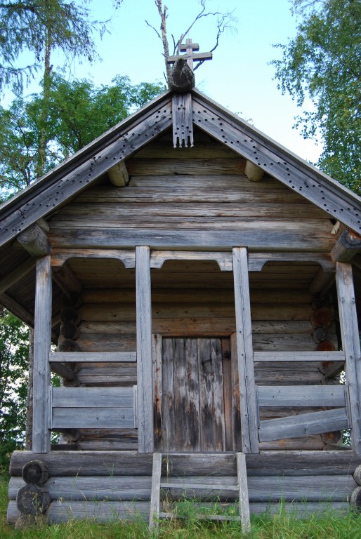 Часовня Димитрия Солунского, Городское (Плесецкий район, Архангельская область). архитектурные детали, Вход 