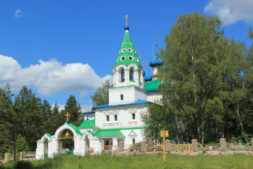 Дивная Гора. Церковь Троицы Живоначальной. фасады