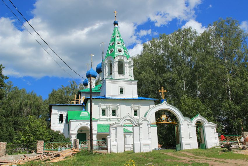 Церковь Троицы Живоначальной, Дивная Гора (Угличский район, Ярославская область). общий вид в ландшафте