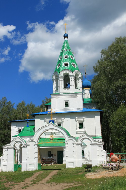 Дивная Гора. Церковь Троицы Живоначальной. фасады