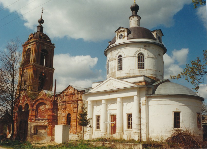 Церковь Живоначальной Троицы Карачев