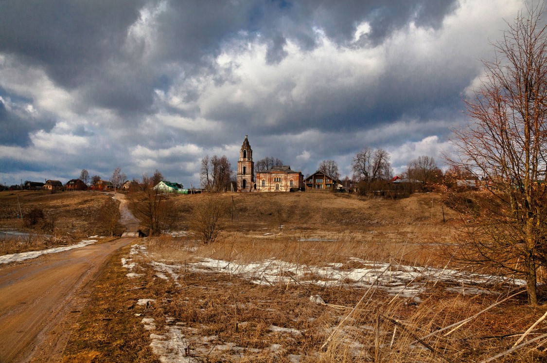 Церковь Воскресения Христова, Ивойлово (Рузский городской округ, Московская область). общий вид в ландшафте
