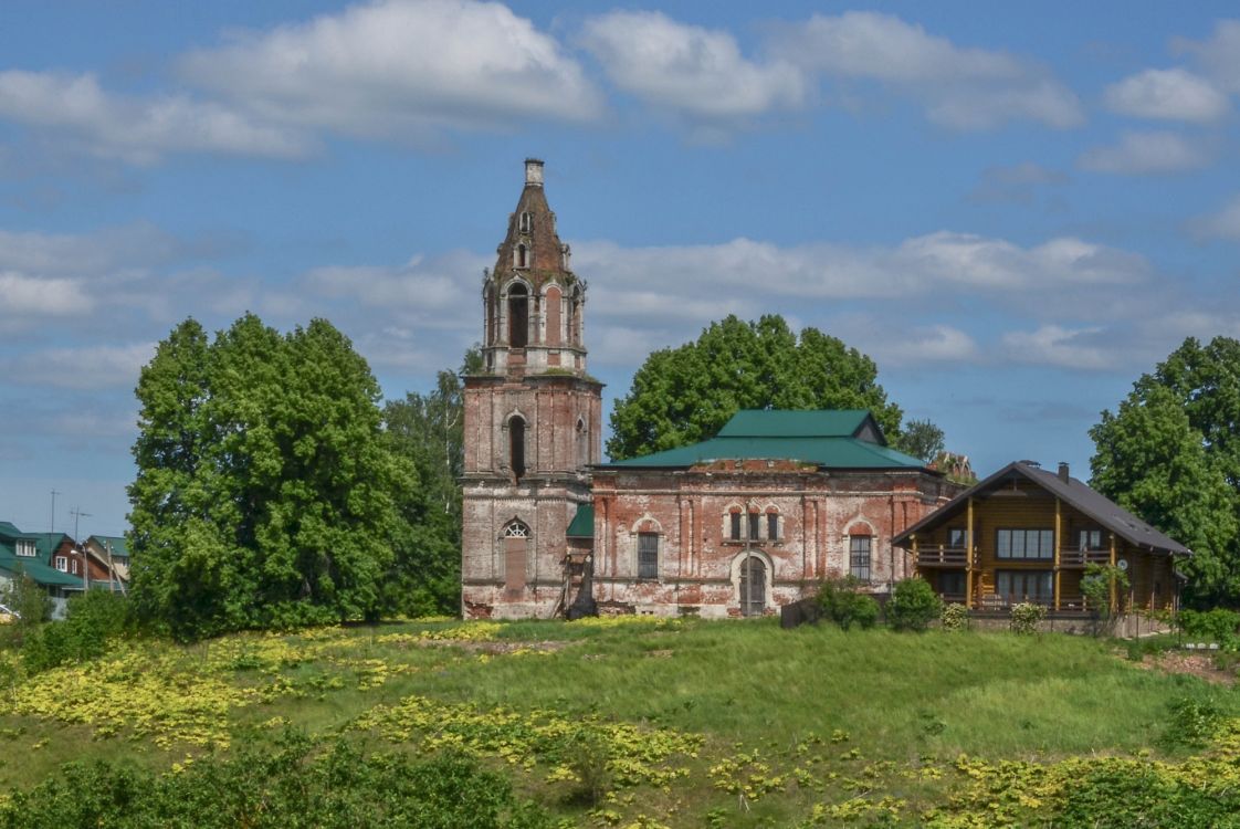 Церковь Воскресения Христова, Ивойлово (Рузский городской округ, Московская область). общий вид в ландшафте