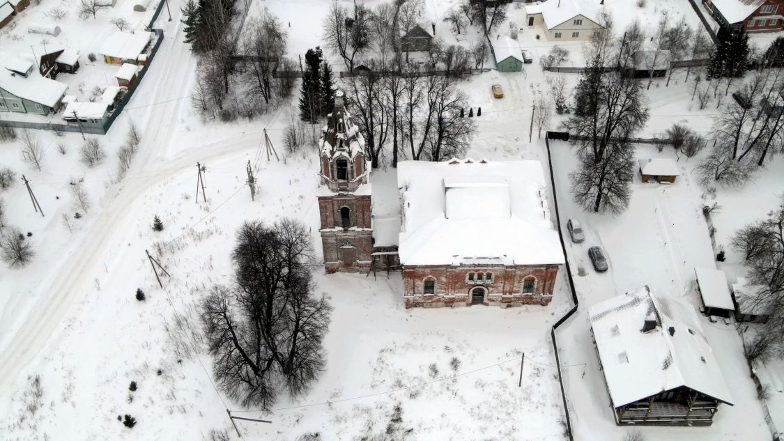 Ивойлово. Церковь Воскресения Христова. общий вид в ландшафте