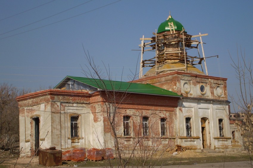 Никольское-на-Еманче. Церковь Николая Чудотворца. фасады, 11 мая 2009 года, купол кроют кровельщики