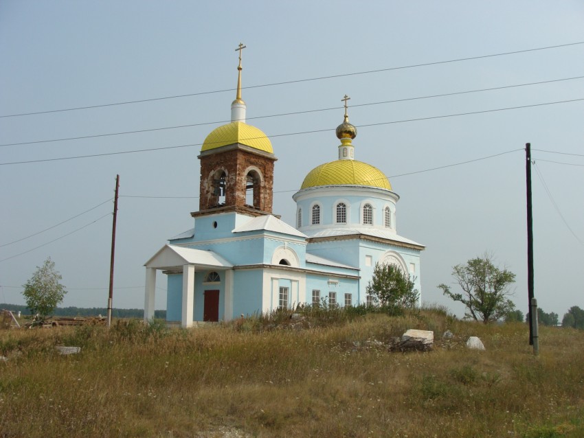 Чернокоровское. Церковь Петра и Павла. общий вид в ландшафте