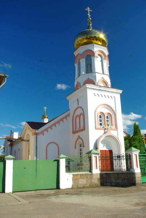 Моленная Благовещения Пресвятой Богородицы и Николая Чудотворца в Гайке, Даугавпилс (Даугавпилс, город, Латвия). общий вид в ландшафте, С новым позолоченным куполом.