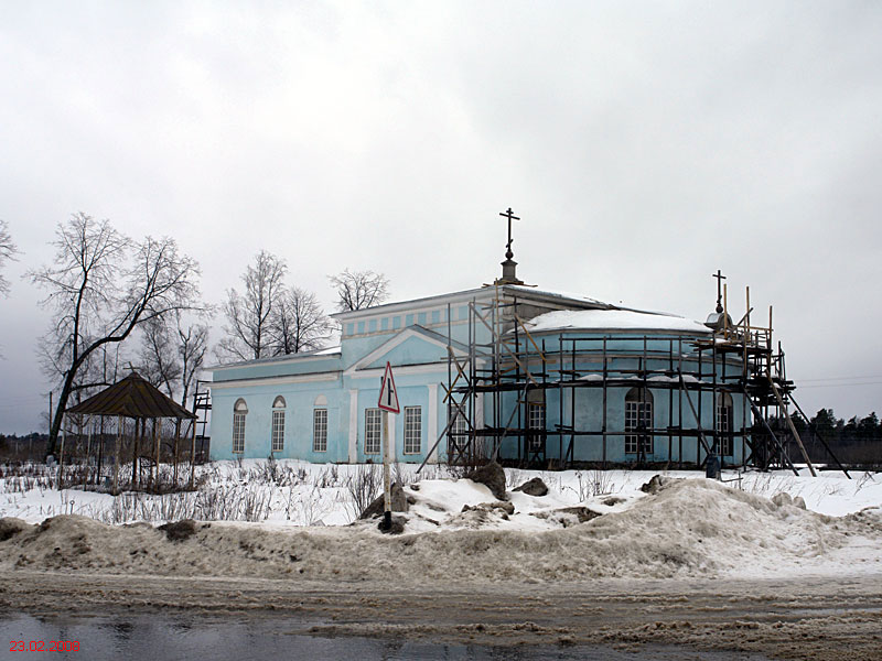 Николо-Корма. Церковь Введения во храм Пресвятой Богородицы. общий вид в ландшафте