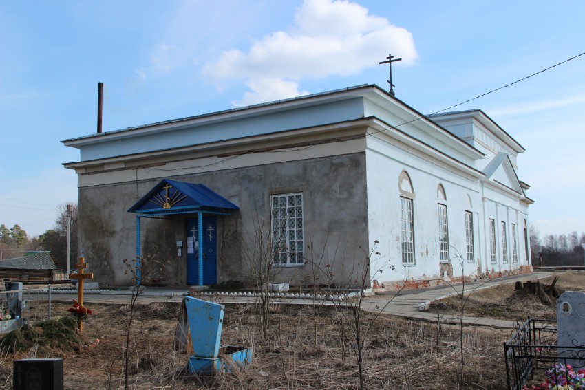 Николо-Корма. Церковь Введения во храм Пресвятой Богородицы. общий вид в ландшафте