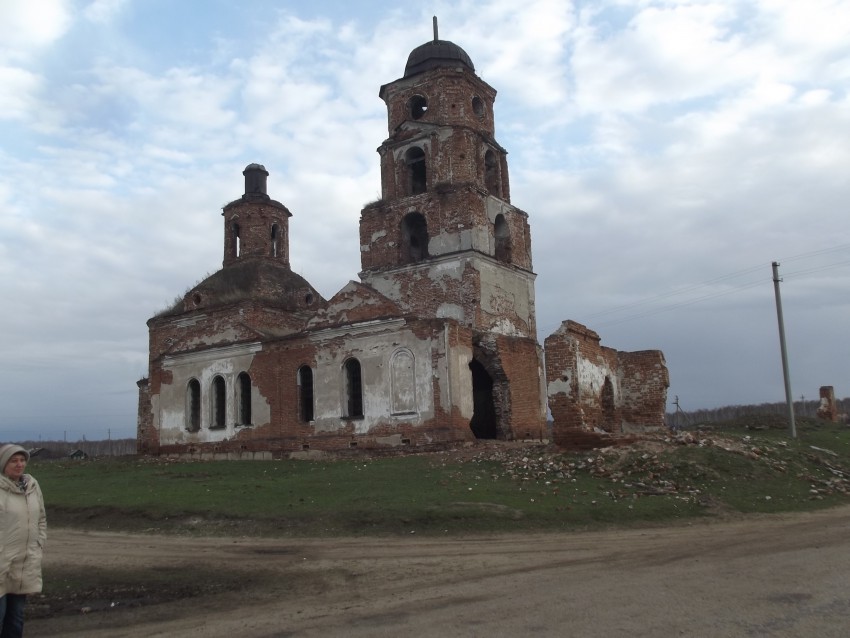 Церковь Петра и Павла, Нижнепетропавловское (Красноармейский район, Челябинская область). фасады, храм продолжает разрушаться