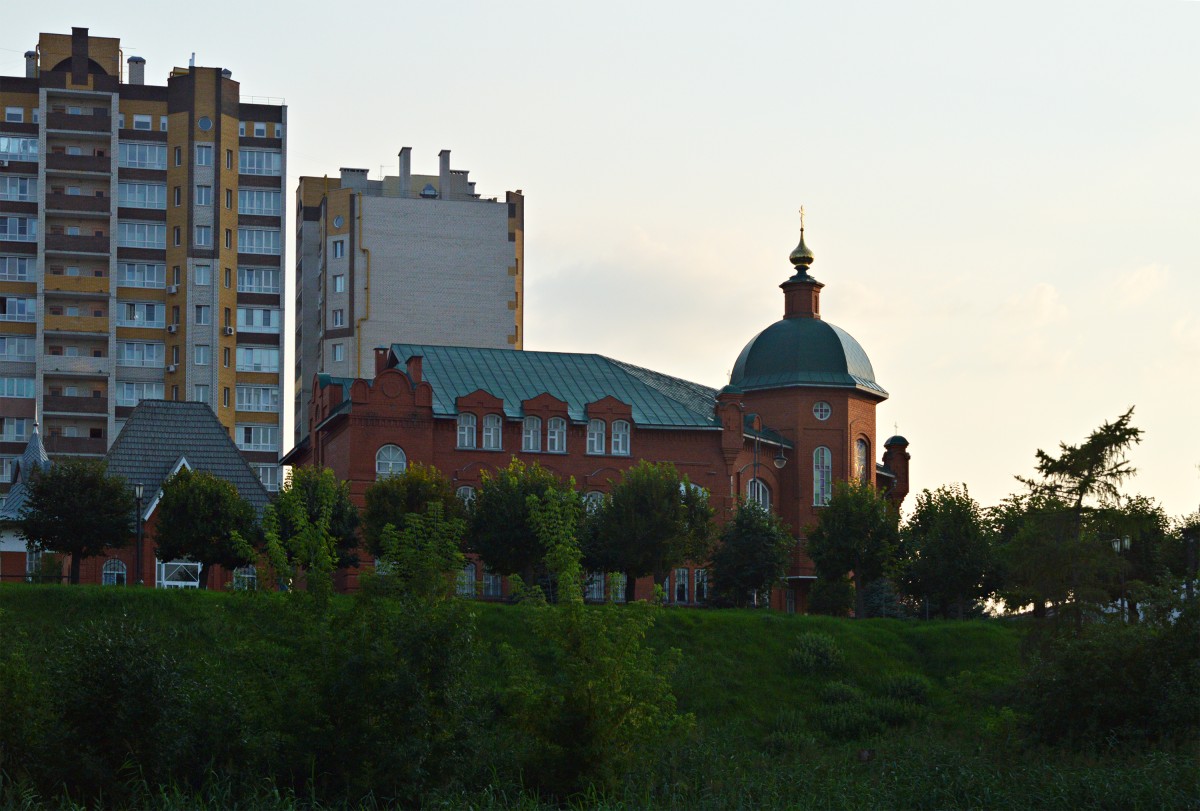 Домовая церковь Кирилла, архиепископа Тамбовского и Луки (Войно-Ясенецкого) при Епархиальном управлении, Тамбов (Тамбов, город, Тамбовская область). дополнительная информация, Вид на церковь с реки Цна
