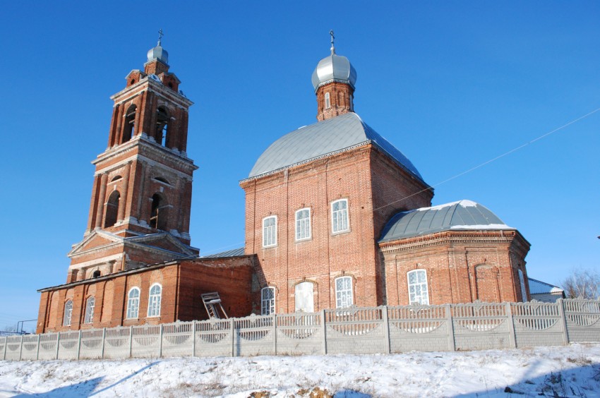 Лещенка. Церковь Покрова Пресвятой Богородицы. общий вид в ландшафте