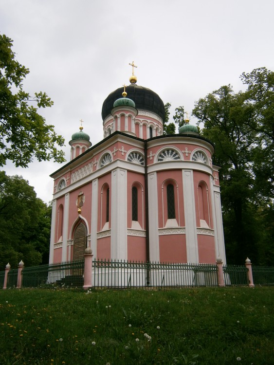 Церковь Александра Невского в Александровке, Потсдам (Германия, Прочие страны). общий вид в ландшафте
