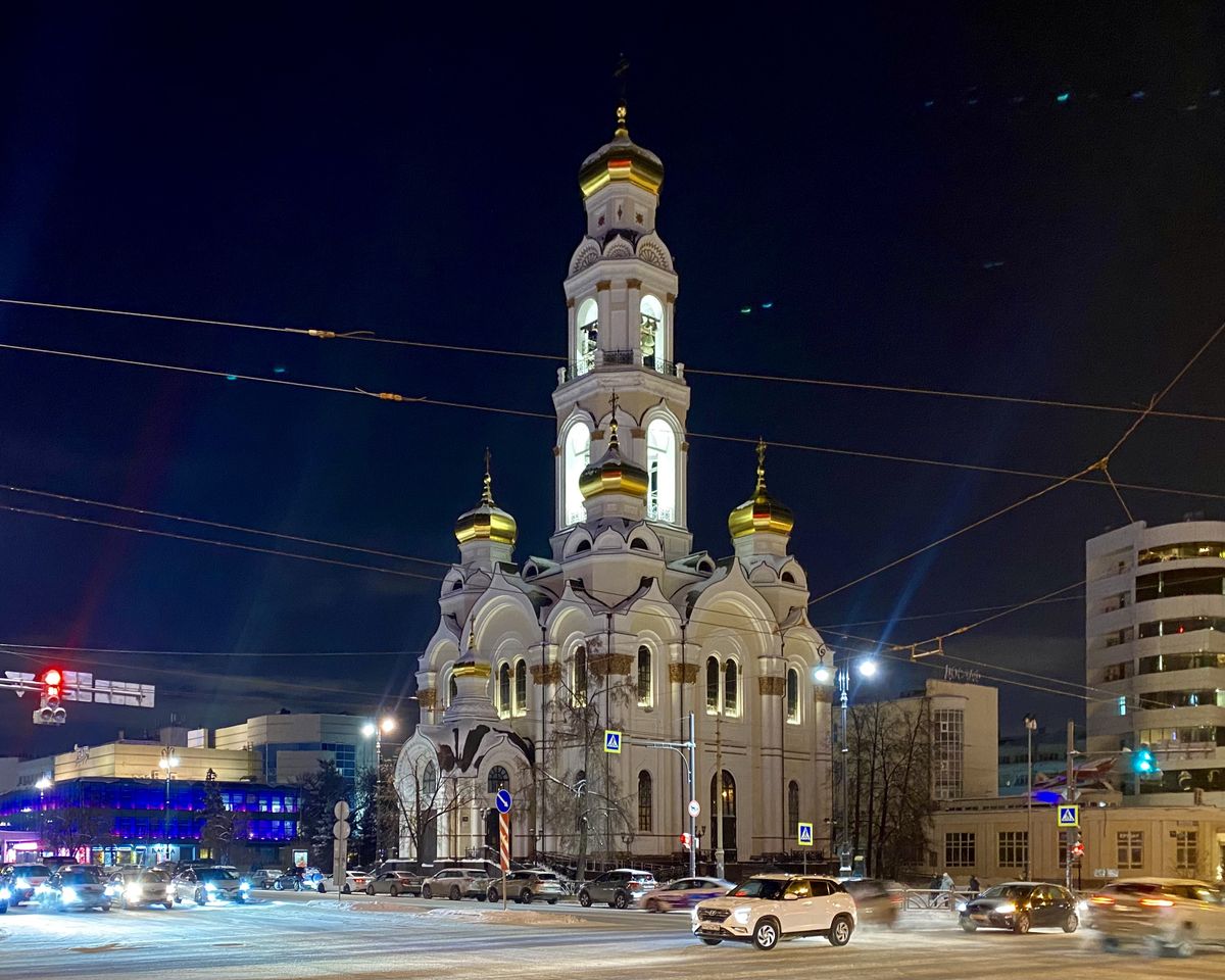 Вид ночью, дополнительная информация. Церковь Максимилиана Эфесского (новая), Екатеринбург (Екатеринбург (МО город Екатеринбург), Свердловская область)