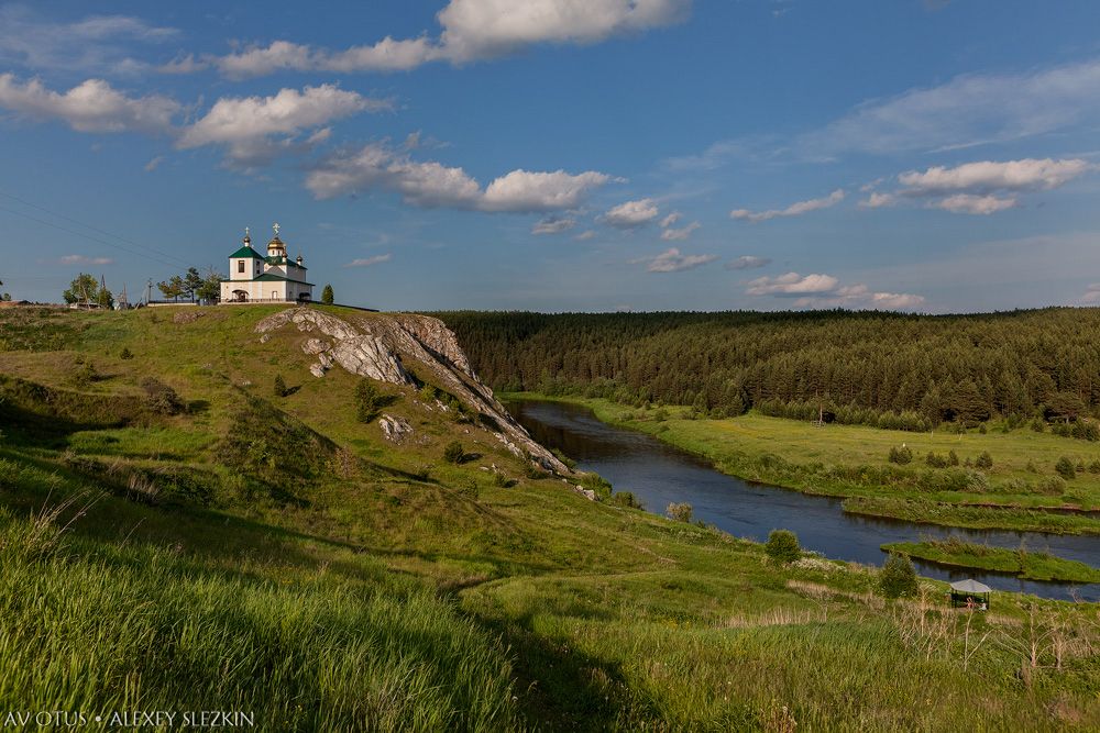 Церковь Казанской Иконы Божией Матери, Арамашево (Алапаевский район (Алапаевское МО и Махнёвское МО), Свердловская область). общий вид в ландшафте