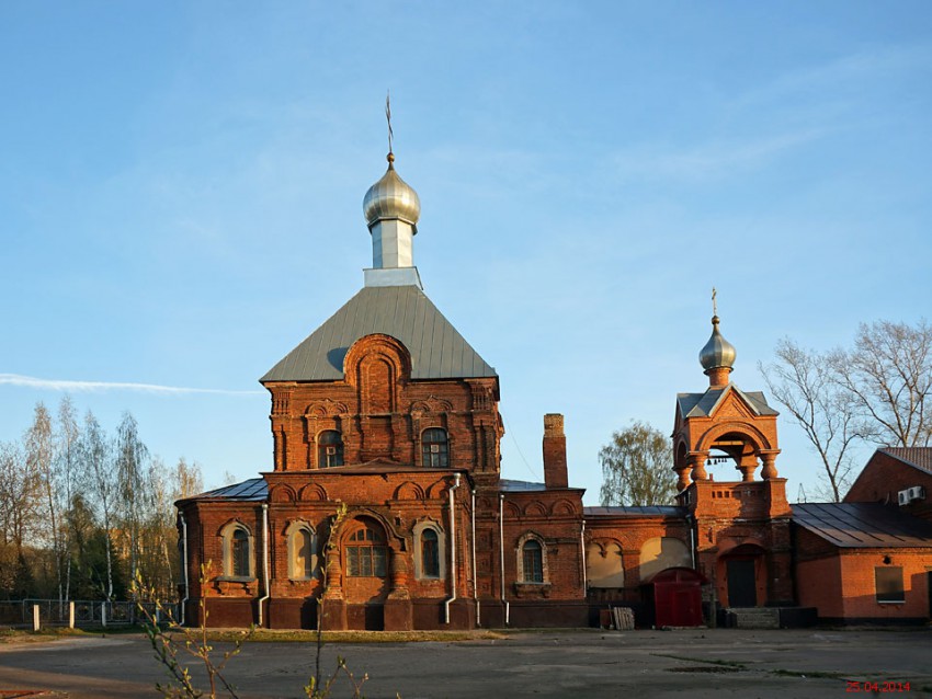 Тверь. Церковь Николая Чудотворца в Красной Слободе. общий вид в ландшафте