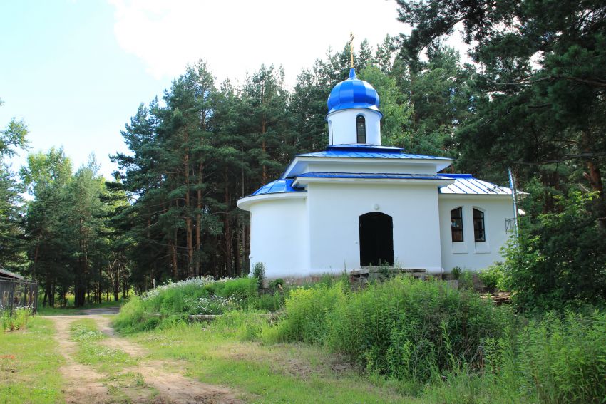 Тверь. Церковь Алексия Бенеманского на Бобачёвском кладбище. общий вид в ландшафте