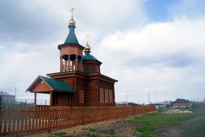 Церковь Покрова Пресвятой Богородицы, Костино (Алапаевский район (Алапаевское МО и Махнёвское МО), Свердловская область). общий вид в ландшафте