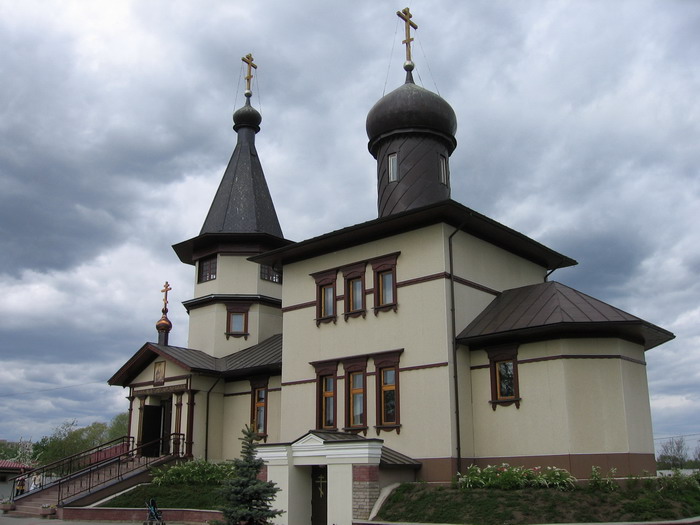 Церковь Нарвской иконы Божией Матери и Иоанна Кронштадского, Нарва (Ида-Вирумаа, Эстония). общий вид в ландшафте