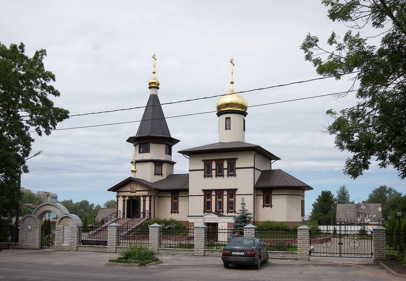 Нарва. Церковь Нарвской иконы Божией Матери и Иоанна Кронштадского. общий вид в ландшафте