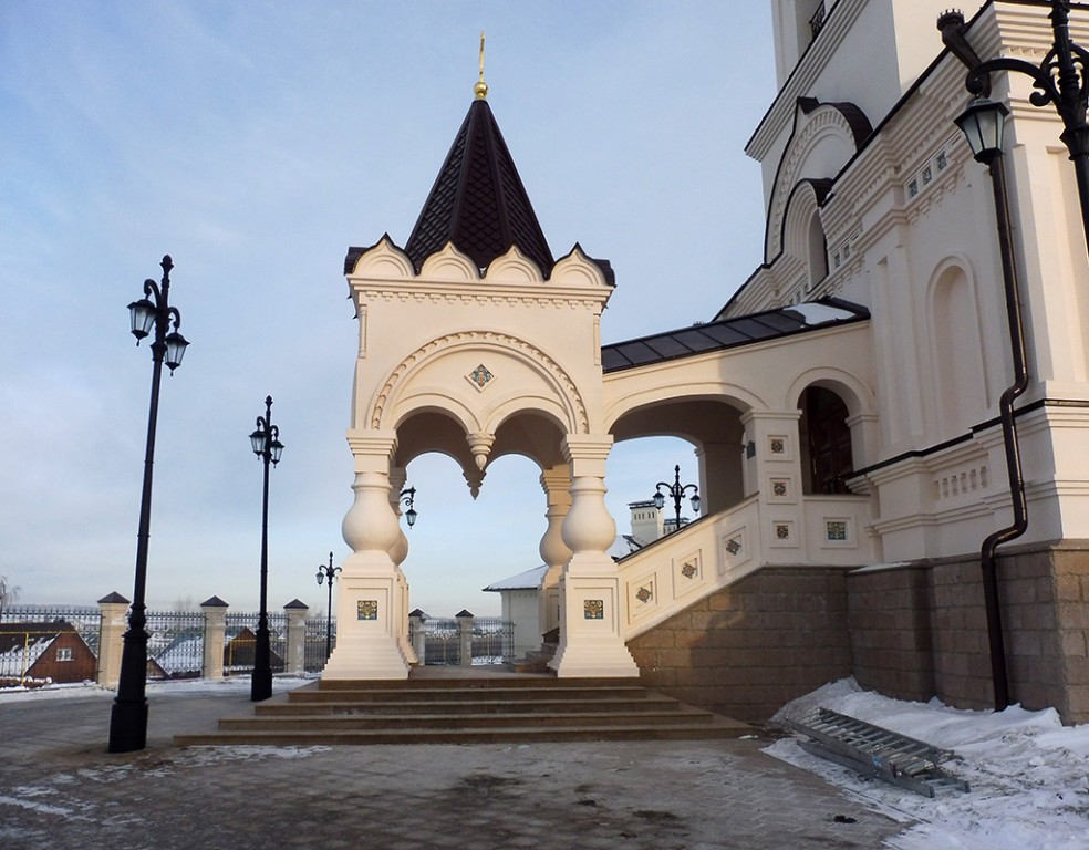 Церковь Михаила Архангела, Новоипатово (Сысертский район (Сысертский ГО и Арамильский ГО), Свердловская область). архитектурные детали, Крыльцо с рундуком