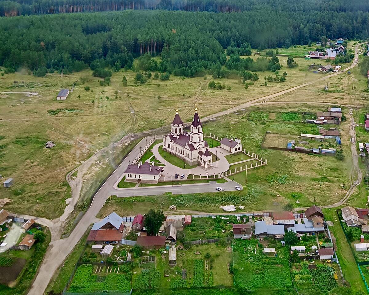 Церковь Михаила Архангела, Новоипатово (Сысертский район (Сысертский ГО и Арамильский ГО), Свердловская область). общий вид в ландшафте, Вид с СЗ