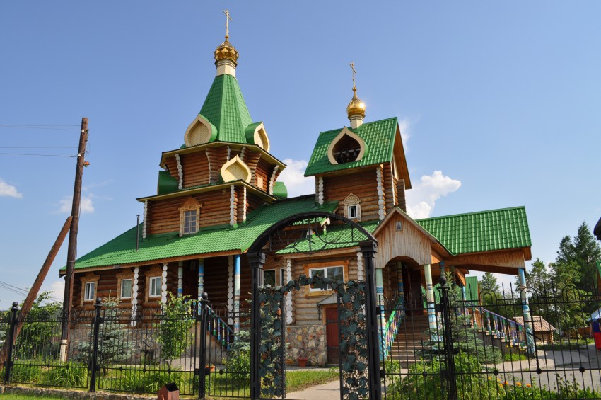 Кашино. Церковь Алексия царевича. общий вид в ландшафте