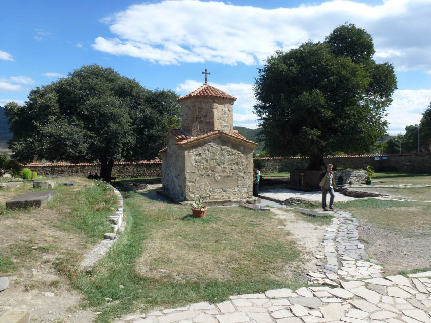 Мцхета. Монастырь Нины Каппадокийской. Церковь Нины Каппадокийской. общий вид в ландшафте