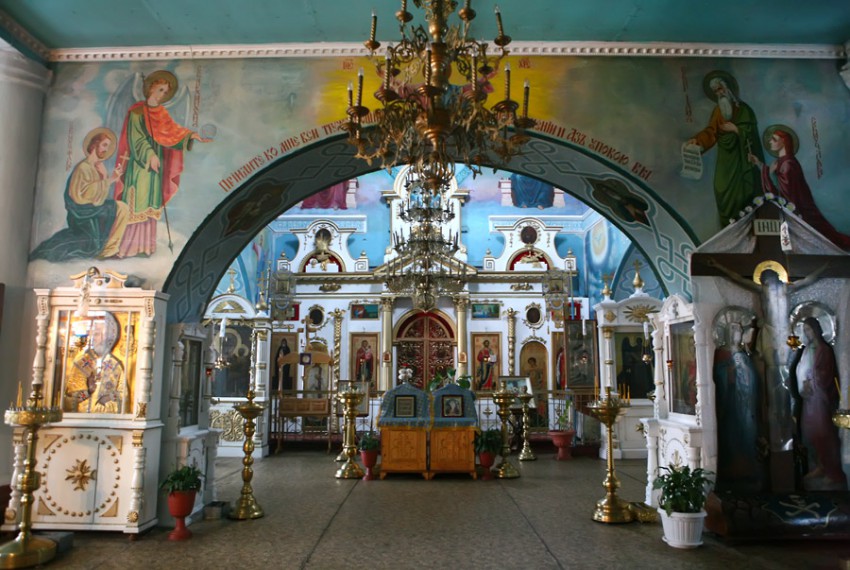 Дно. Церковь Михаила Архангела. интерьер и убранство