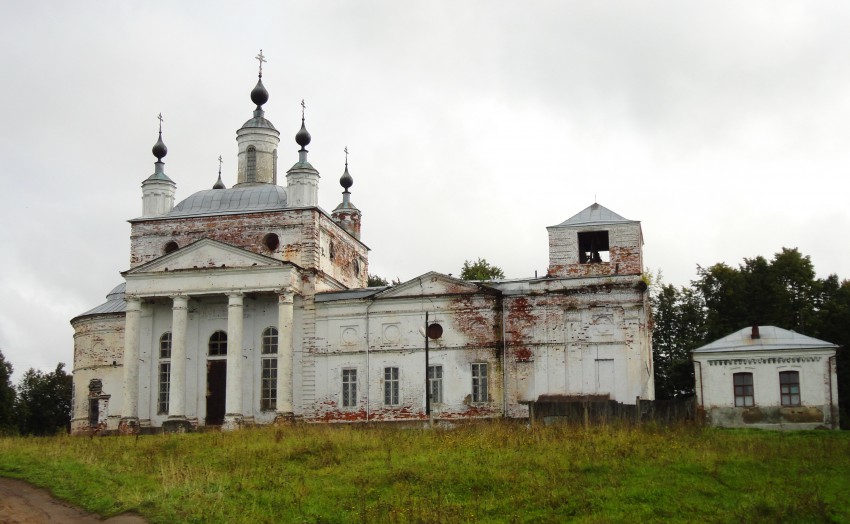 Горбатов. Церковь Троицы Живоначальной. фасады