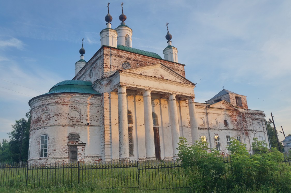 Горбатов. Церковь Троицы Живоначальной. фасады