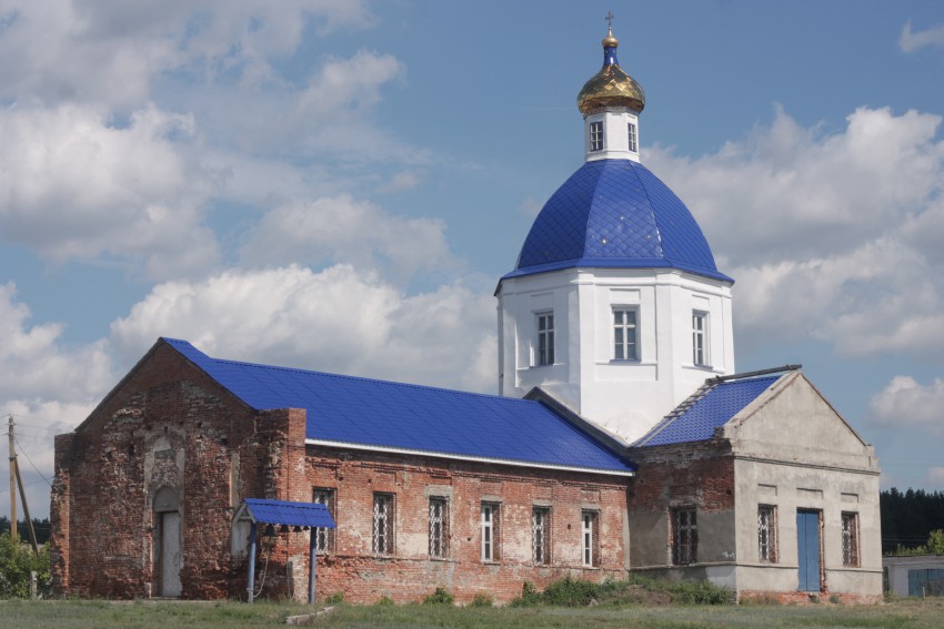 Старая Хворостань. Церковь Покрова Пресвятой Богородицы. общий вид в ландшафте