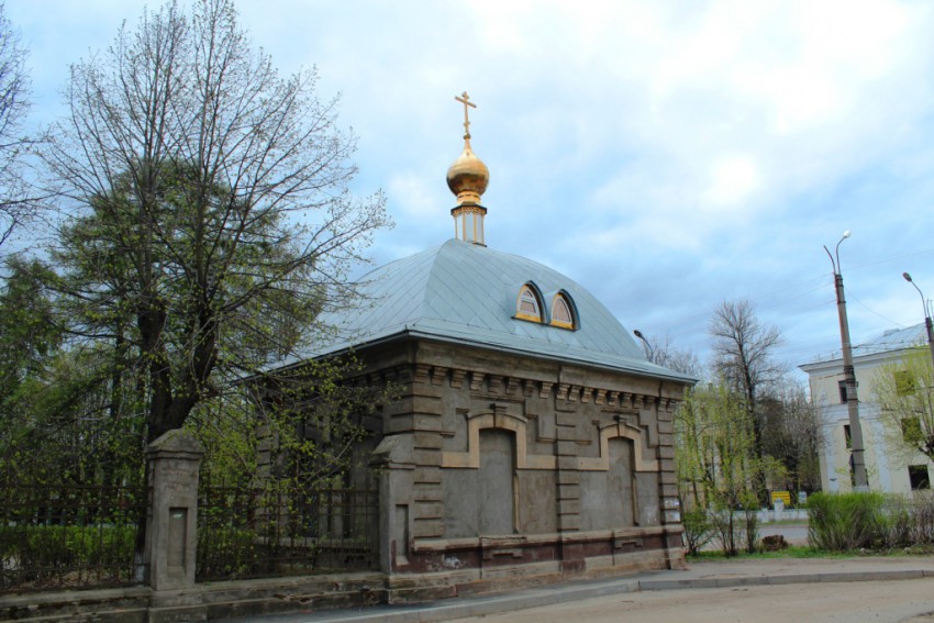 Часовня Происхождения Честных Древ Креста Господня при Второй городской больнице, Иваново (Иваново, город, Ивановская область). общий вид в ландшафте, Вид с северо-запада
