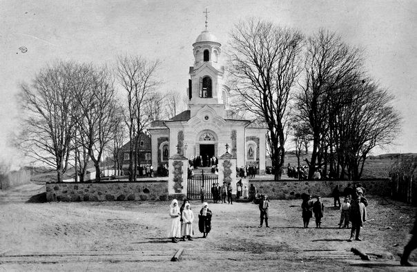 Церковь Покрова Пресвятой Богородицы, Красное (Молодечненский район, Беларусь, Минская область). архивная фотография, Фото с сайта: https://vk.com/clubkrasnoehram?z=photo-68272662_407086818%2Fwall-68272662_69