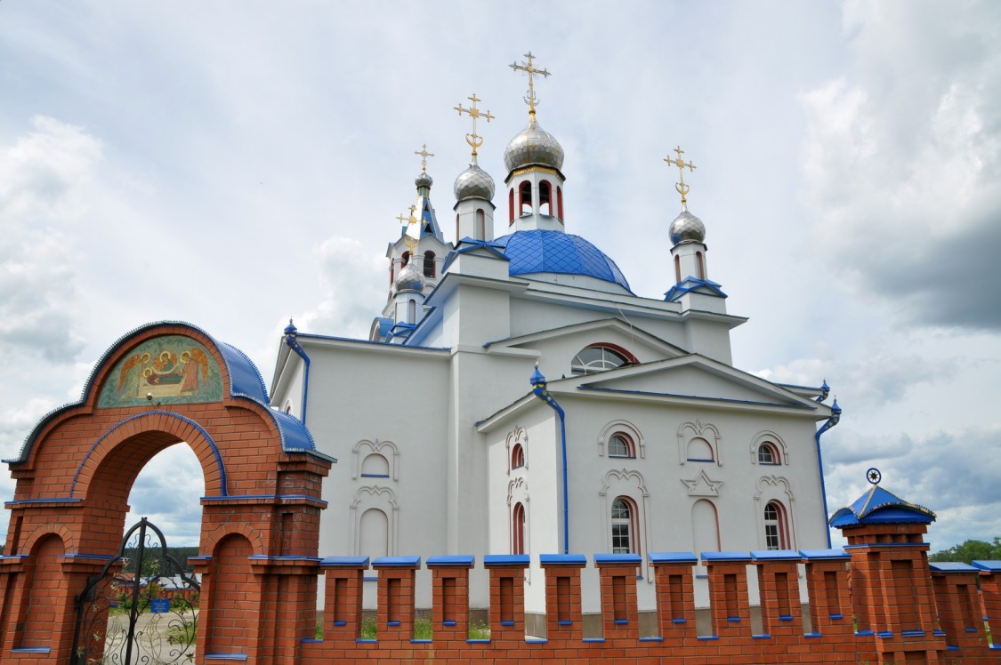 Церковь Успения Пресвятой Богородицы, Новоуткинск (Первоуральск (ГО Первоуральск), Свердловская область). фасады
