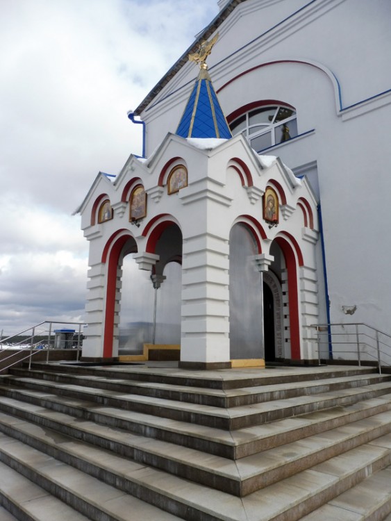 Церковь Успения Пресвятой Богородицы, Новоуткинск (Первоуральск (ГО Первоуральск), Свердловская область). архитектурные детали, Сень над папертью