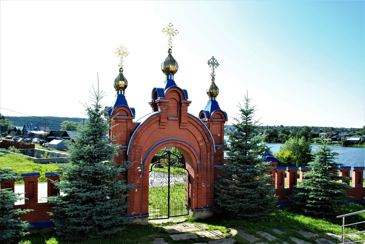 Церковь Успения Пресвятой Богородицы, Новоуткинск (Первоуральск (ГО Первоуральск), Свердловская область). дополнительная информация, Церковные врата.