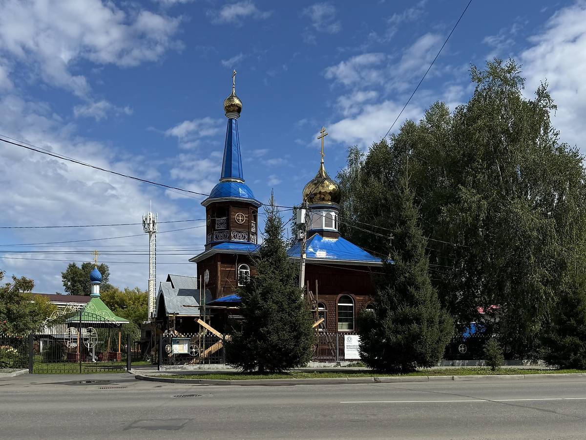 Вид с юга, фасады. Церковь Покрова Пресвятой Богородицы, Горно-Алтайск (Горно-Алтайск, город, Республика Алтай)