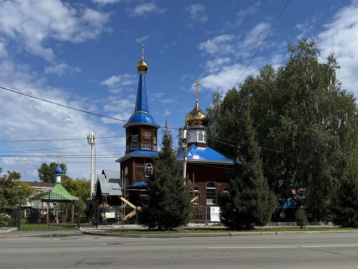 Вид с юго-запада, фасады. Церковь Покрова Пресвятой Богородицы, Горно-Алтайск (Горно-Алтайск, город, Республика Алтай)