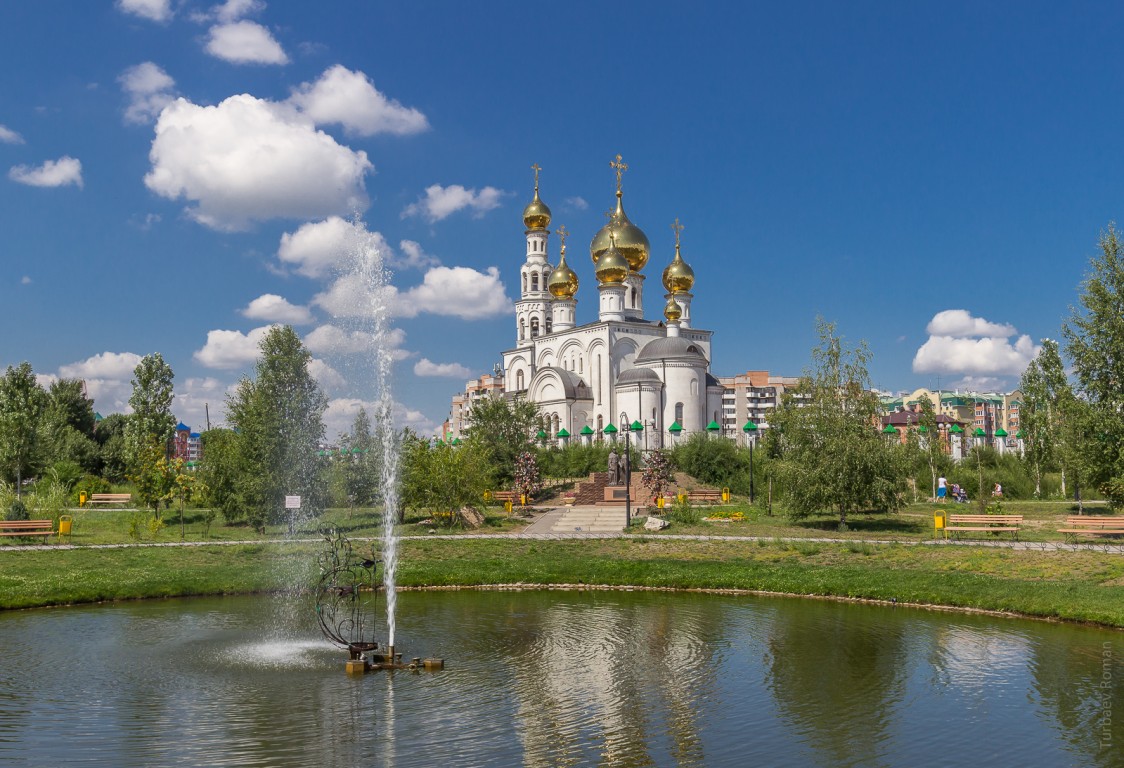 Абакан. Кафедральный собор Спаса Преображения. общий вид в ландшафте