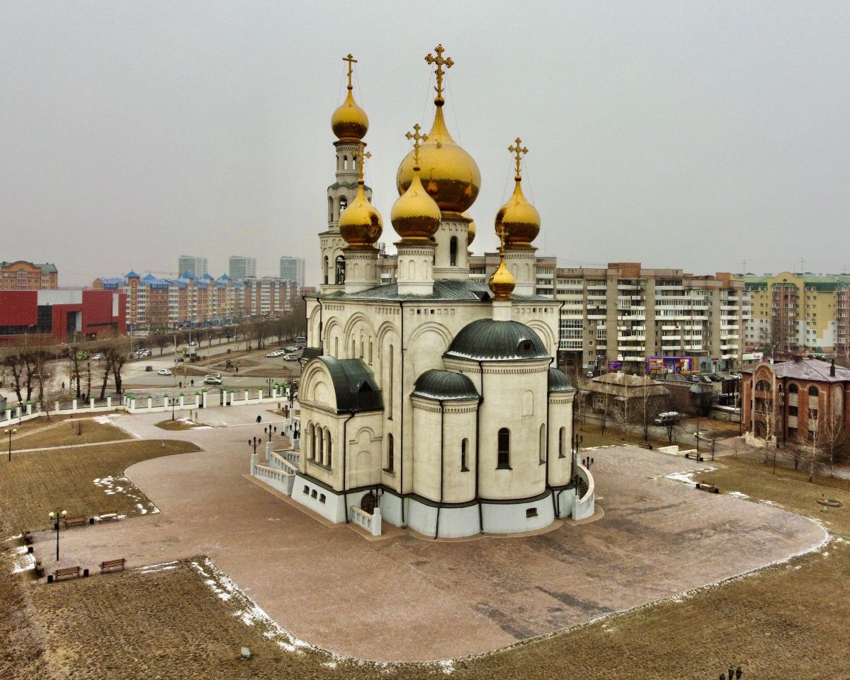 Абакан. Кафедральный собор Спаса Преображения. общий вид в ландшафте, Вид с ЮВ