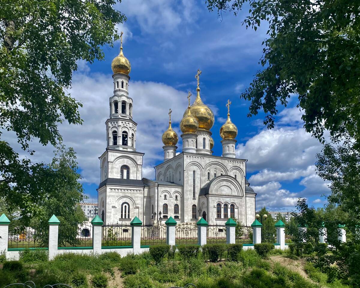 Кафедральный собор Преображения Господня, Абакан (Абакан, город, Республика Хакасия). фасады, Вид с проспекта Дружбы народов 