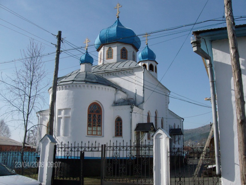 Горно-Алтайск. Церковь Спаса Преображения. общий вид в ландшафте