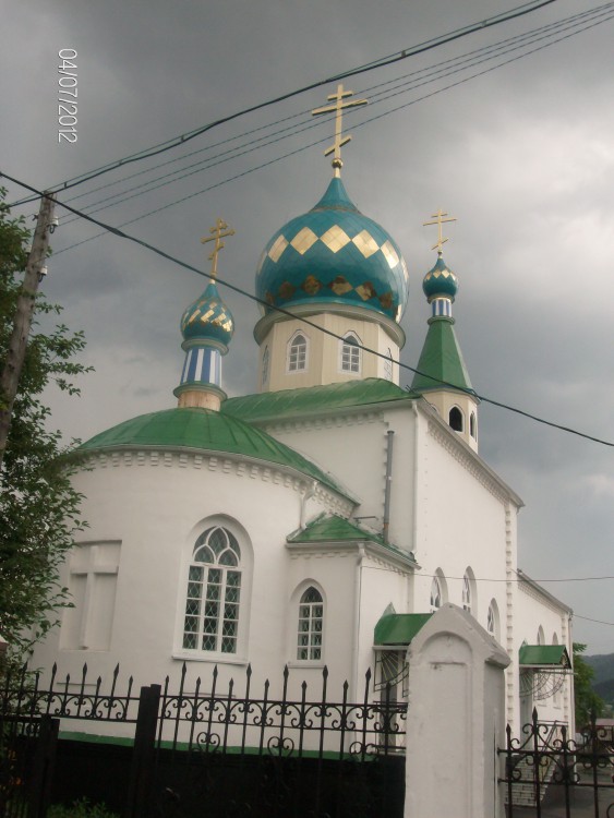 Горно-Алтайск. Церковь Спаса Преображения. общий вид в ландшафте