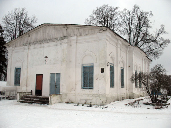 Церковь Рождества Пресвятой Богородицы, Прилуки (Минский район, Беларусь, Минская область). фасады, В советское время храм переделан в клуб. Ныне действует, восстанавливается.