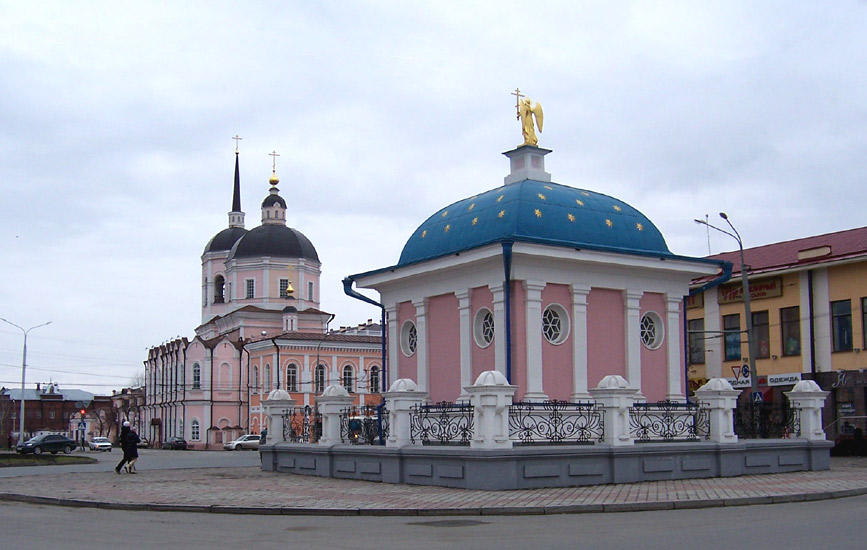 Томск. Часовня Иверской иконы Божией Матери (воссозданная). общий вид в ландшафте