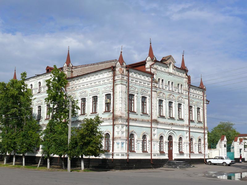 Домовая церковь Трёх Святителей при бывшем Духовном училище, Павловск (Павловский район, Воронежская область). фасады