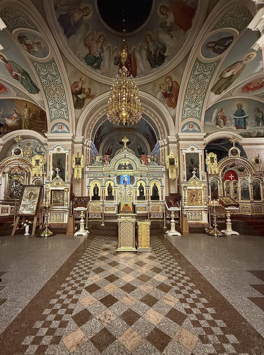 Иконостас, интерьер и убранство. Церковь Александра Невского на военном кладбище, Минск (Минск, город, Беларусь, Минская область)