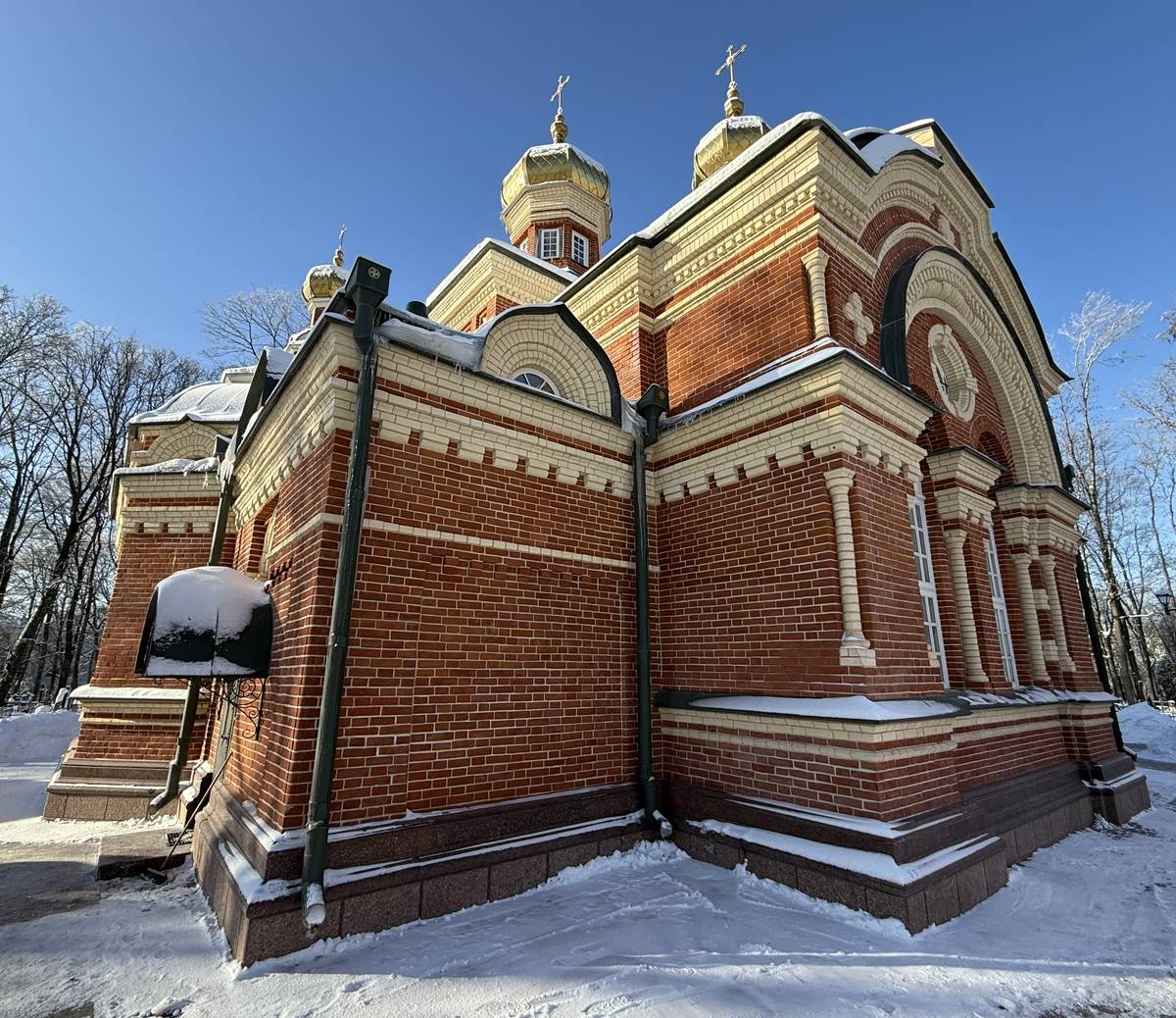 Вид с северо-востока, фасады. Церковь Александра Невского на военном кладбище, Минск (Минск, город, Беларусь, Минская область)