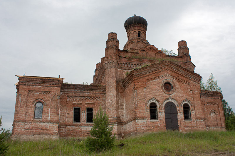 Кайгородское. Церковь Параскевы Пятницы. общий вид в ландшафте